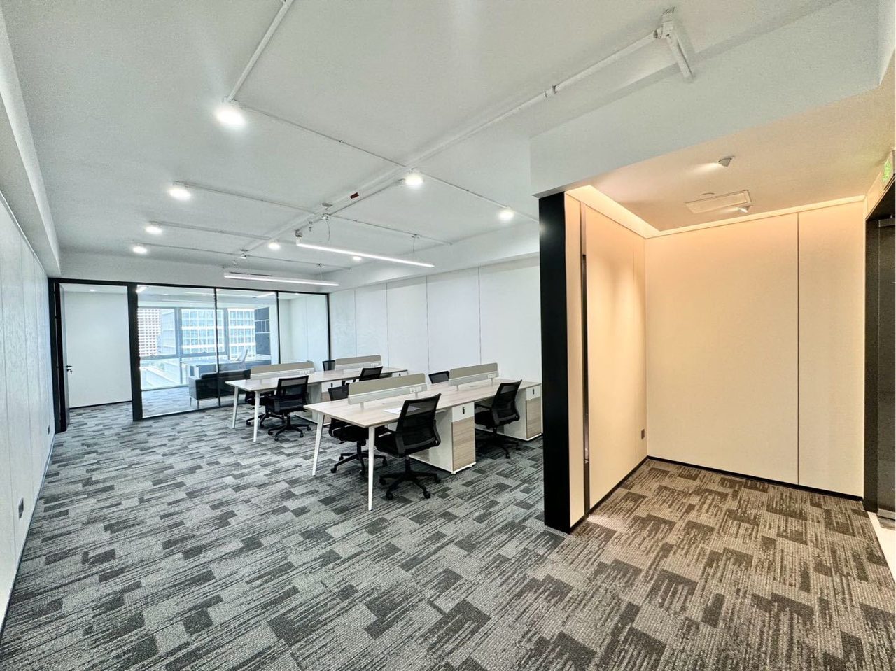 英龙商务中心写字楼160㎡精装户型·高层南向出租实景图