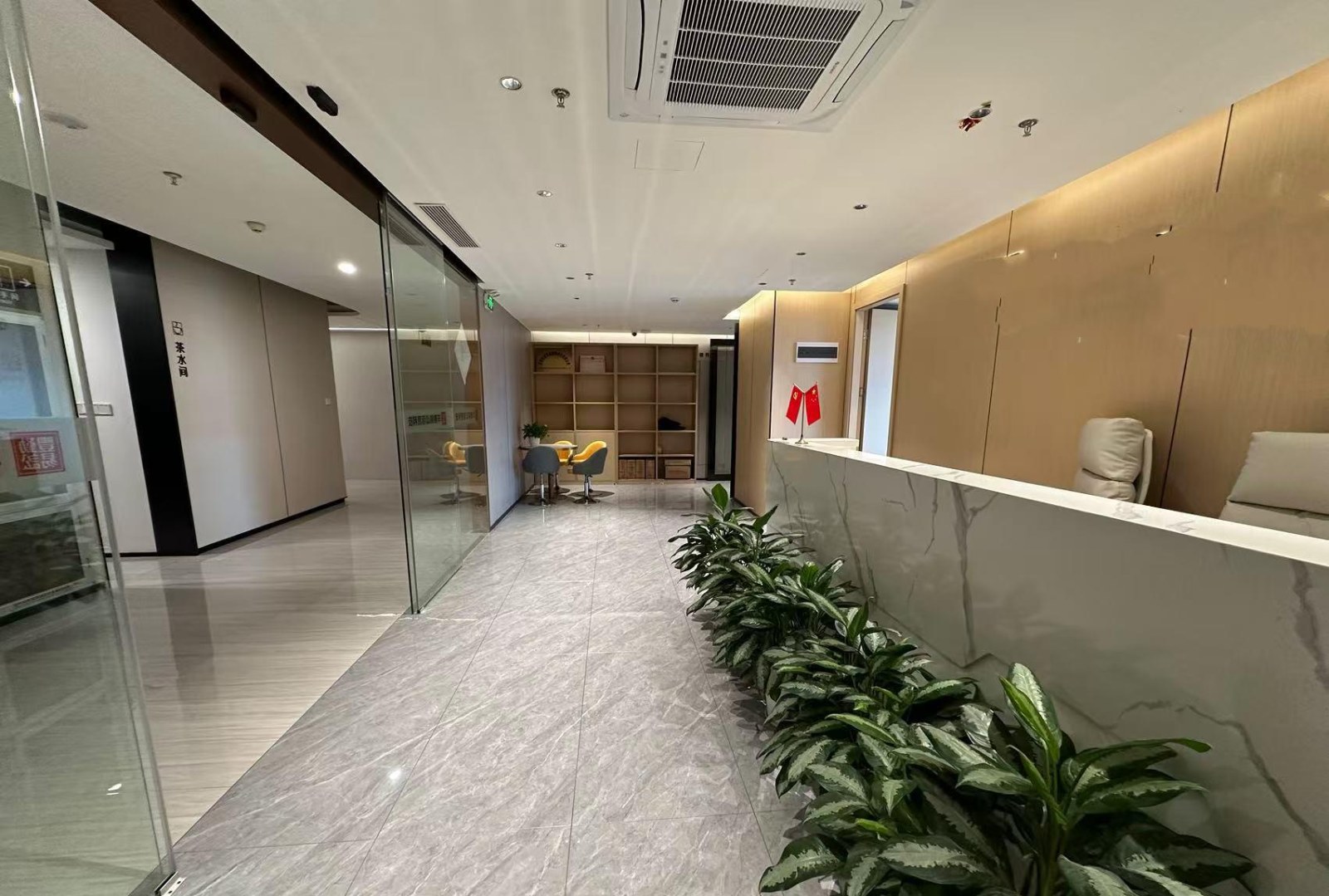 绿景红树湾壹号 720㎡ 精装 高楼层办公室出租