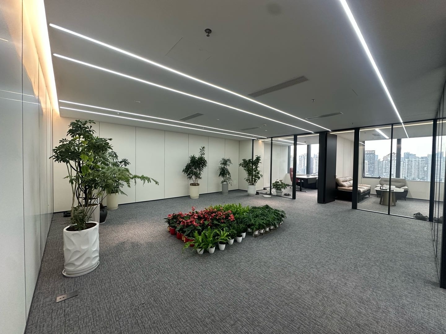 芒果网大厦 252㎡ 精装 中层办公室出租实景图