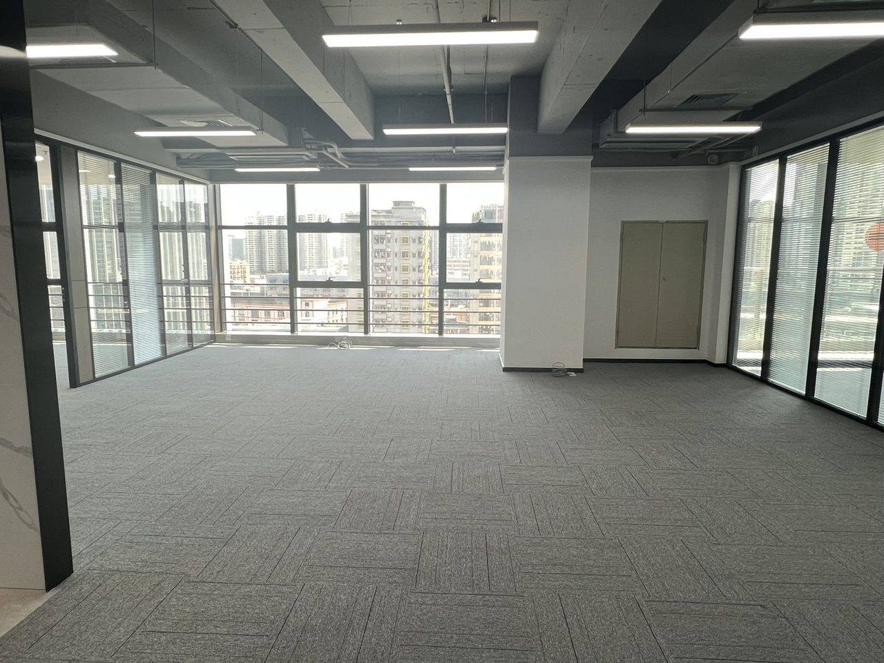 奋成智谷大厦写字楼260㎡精装户型·中层南向出租