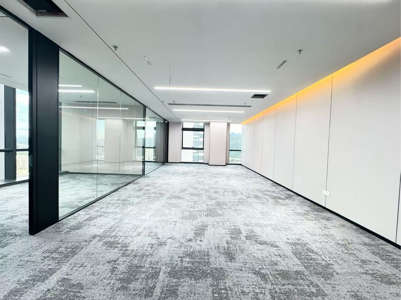 光峰科技大厦写字楼314㎡豪装户型·高层东北向出租实景图
