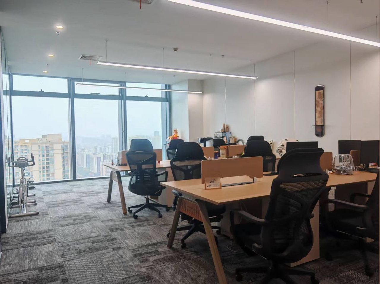 海纳科技大厦168.68㎡精装办公室出租,高层西北向采光好实景图