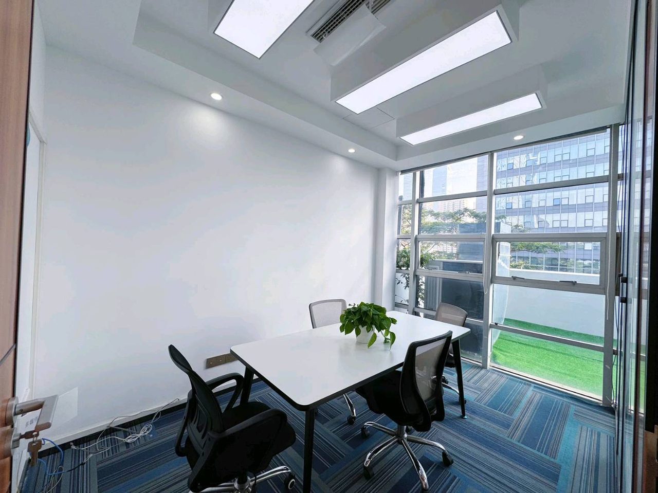 深圳软件园268㎡精装办公室出租,高层南向采光好