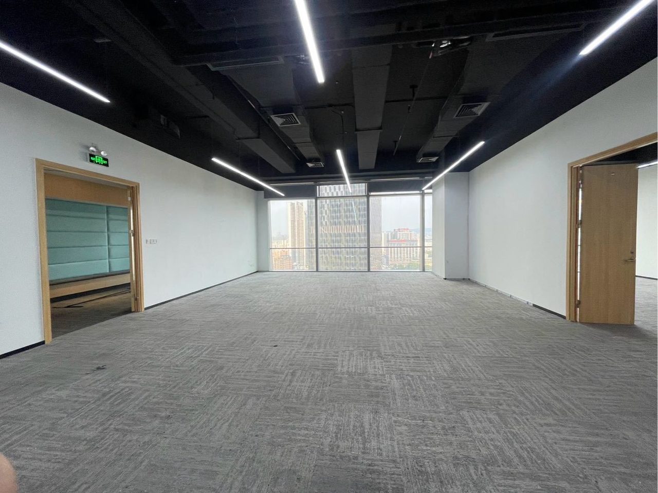 龙华区龙华 鸿荣源·环智中心2047㎡精装办公间高层出租
