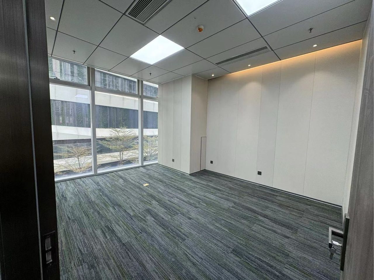 卓越前海壹号390㎡精装写字楼（南山区前海） 近桂湾站
