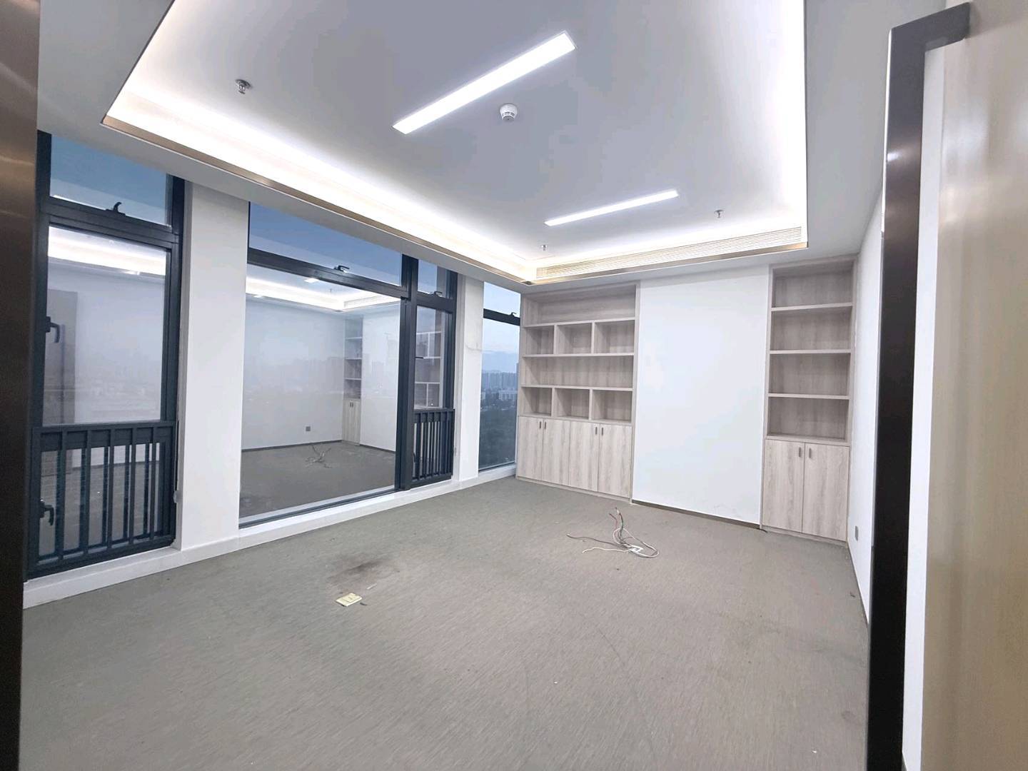 稻兴环球科创中心(信义领域) 1074㎡ 精装 中层办公室出租