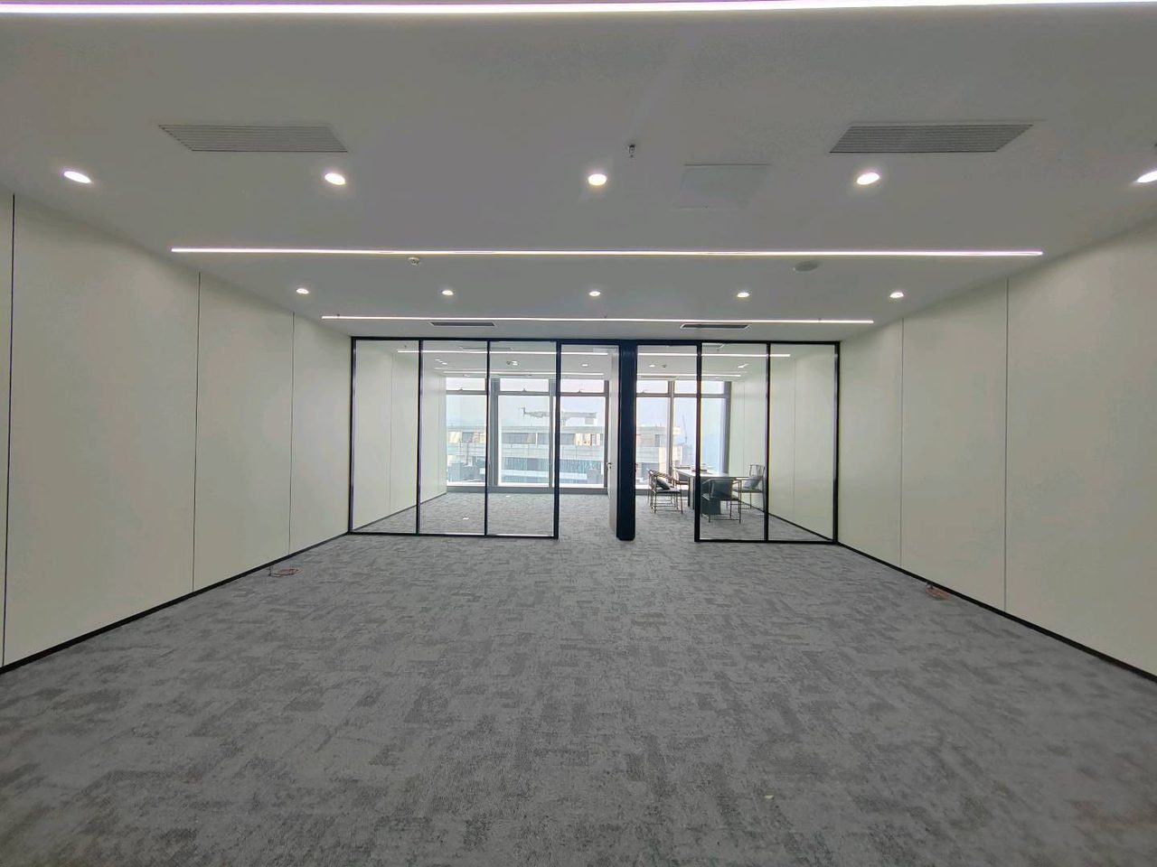 南山区前海 卓越前海壹号212㎡精装办公间高层出租