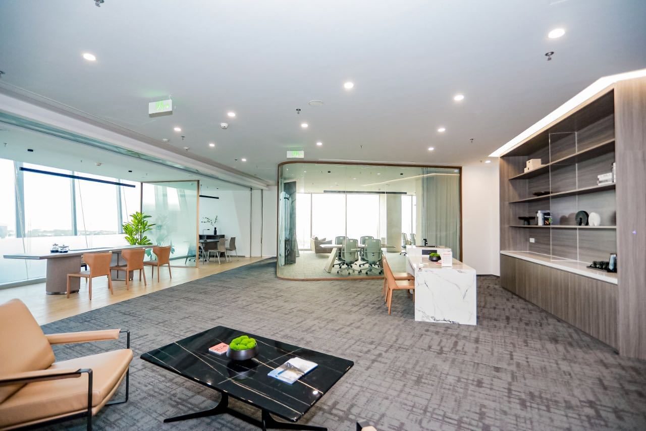 华侨城大厦写字楼443㎡豪装户型·低层东南向出租实景图