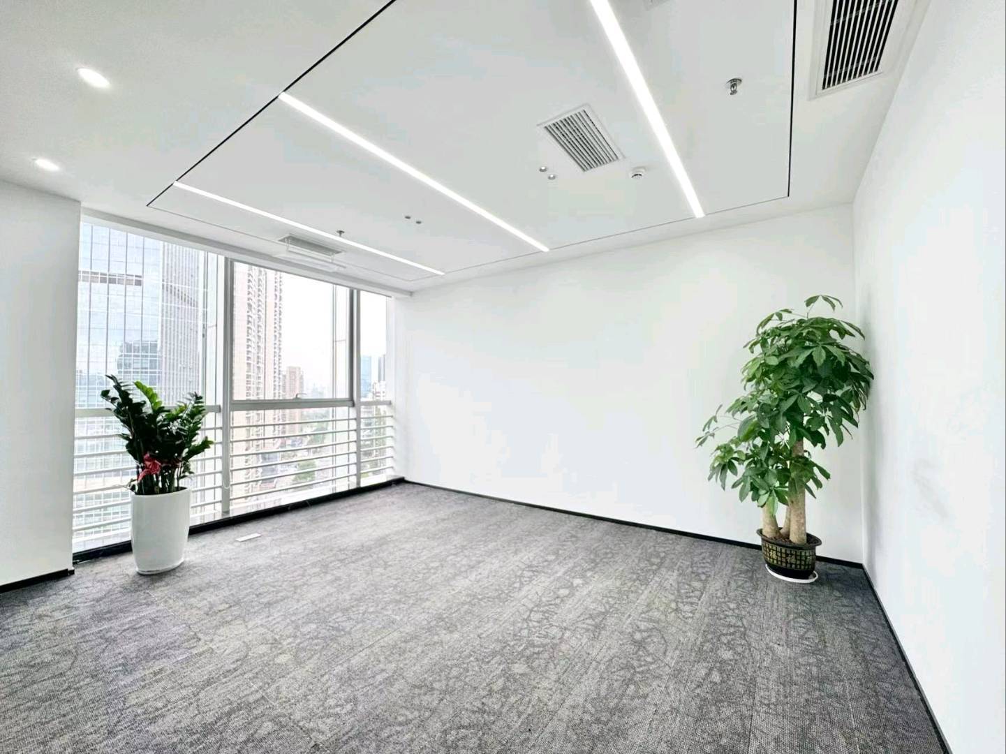 龙光世纪大厦 359㎡ 精装 中层办公室出租