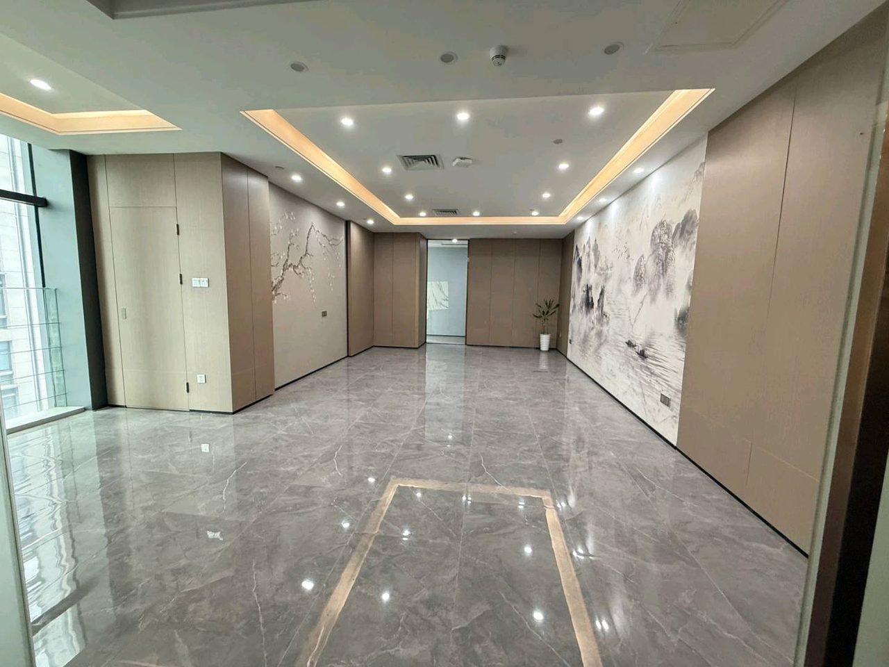 北邮科技大厦378㎡精装办公室出租,中层西南向采光好