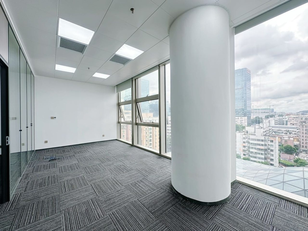 124㎡精装办公室 立润富达广场·近中山公园站·中层