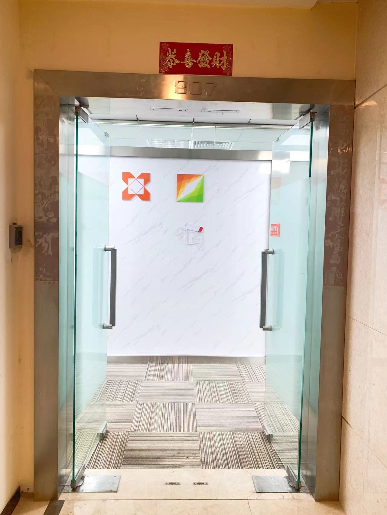 皇岗商务中心392㎡精装办公室出租，中层东北向采光好