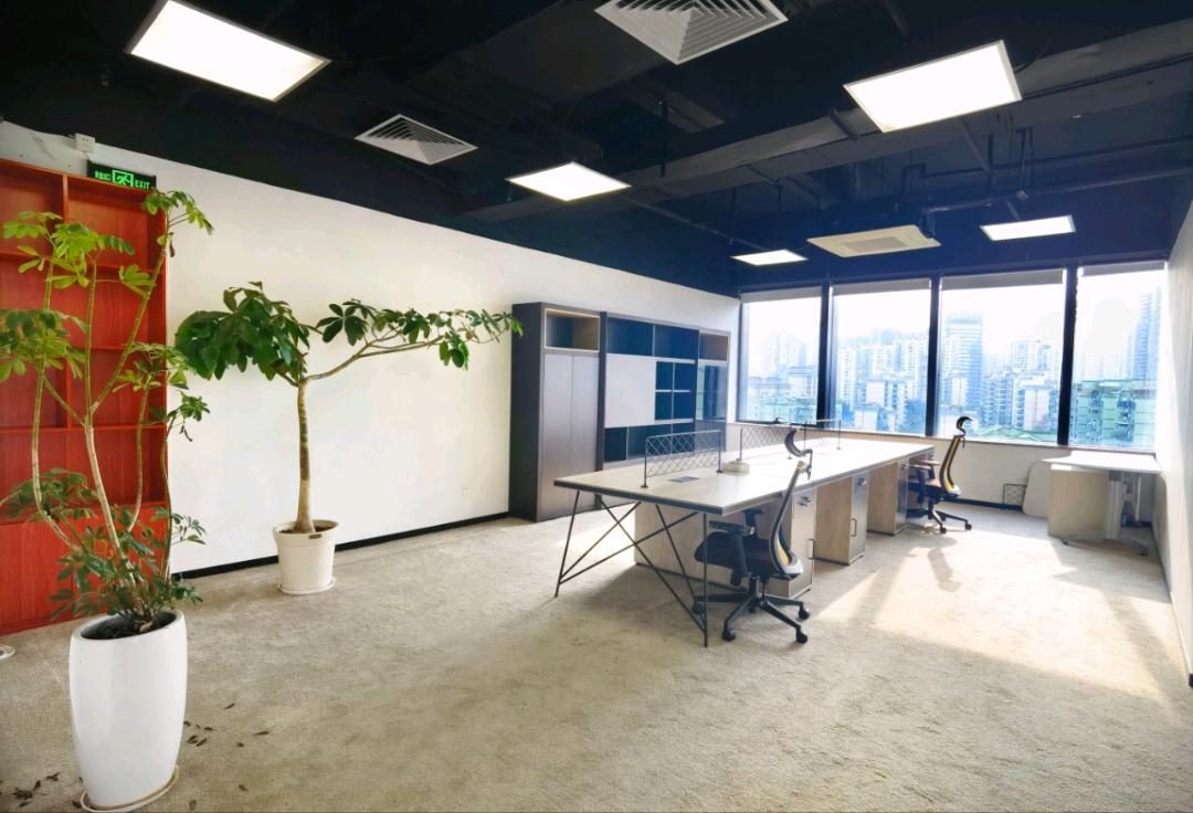 芒果网大厦245㎡精装办公室出租,中层东北向采光好
