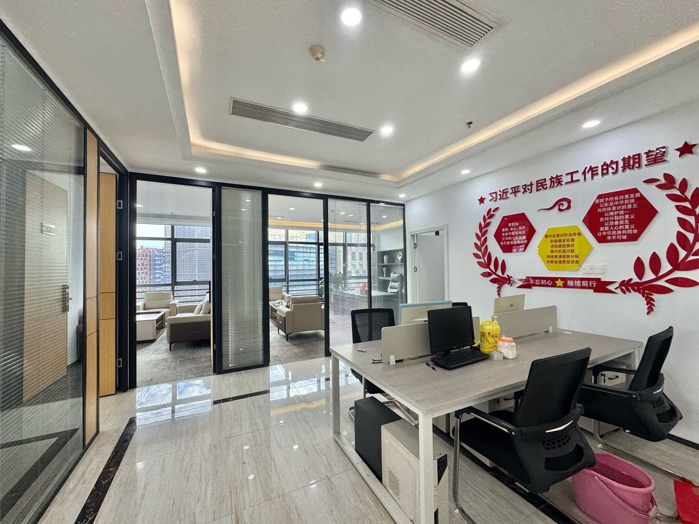 TCL国际E城 523㎡ 精装 中层办公室出租