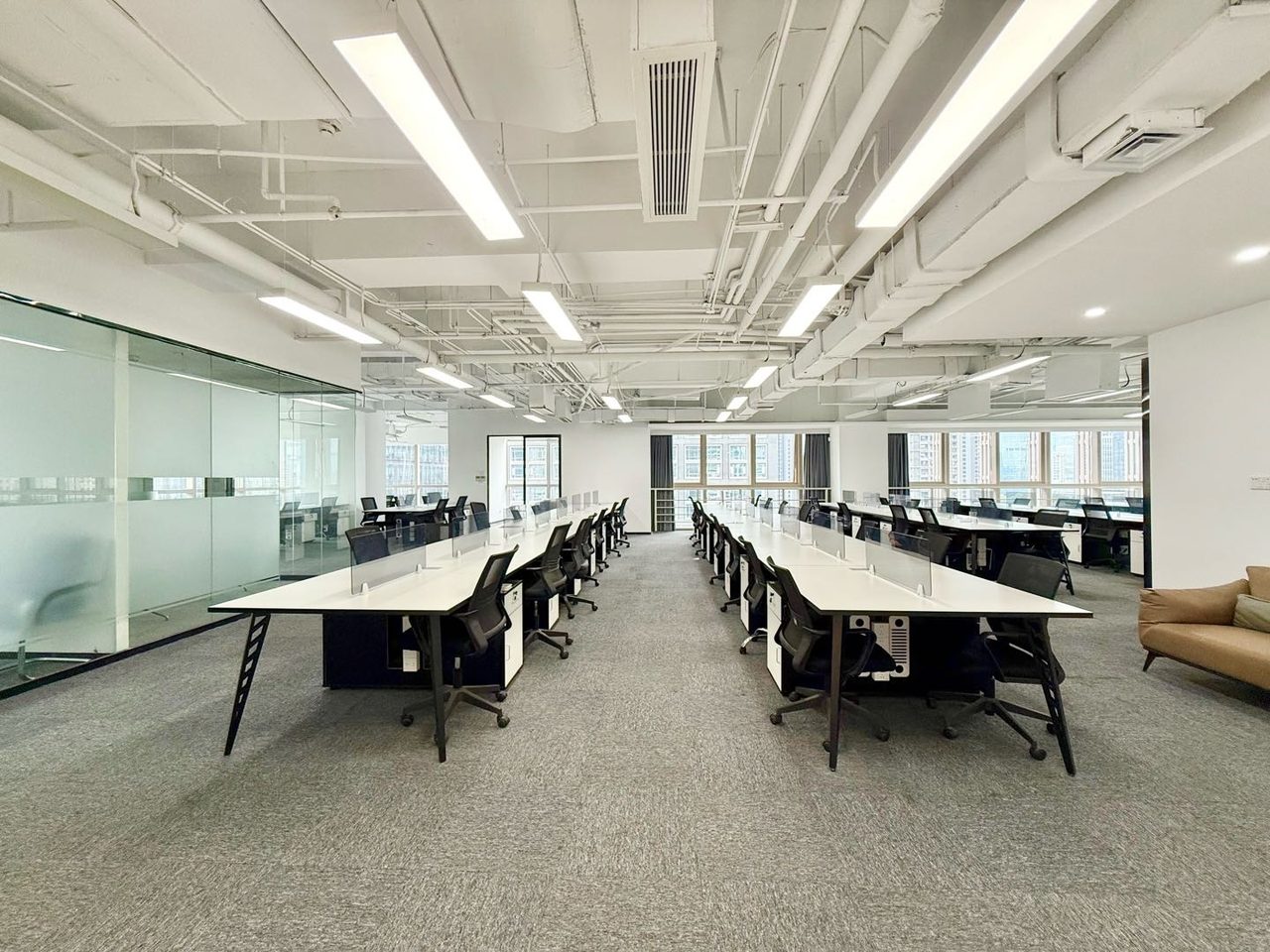 创维半导体设计大厦634㎡精装办公室出租，低层东南向采光好