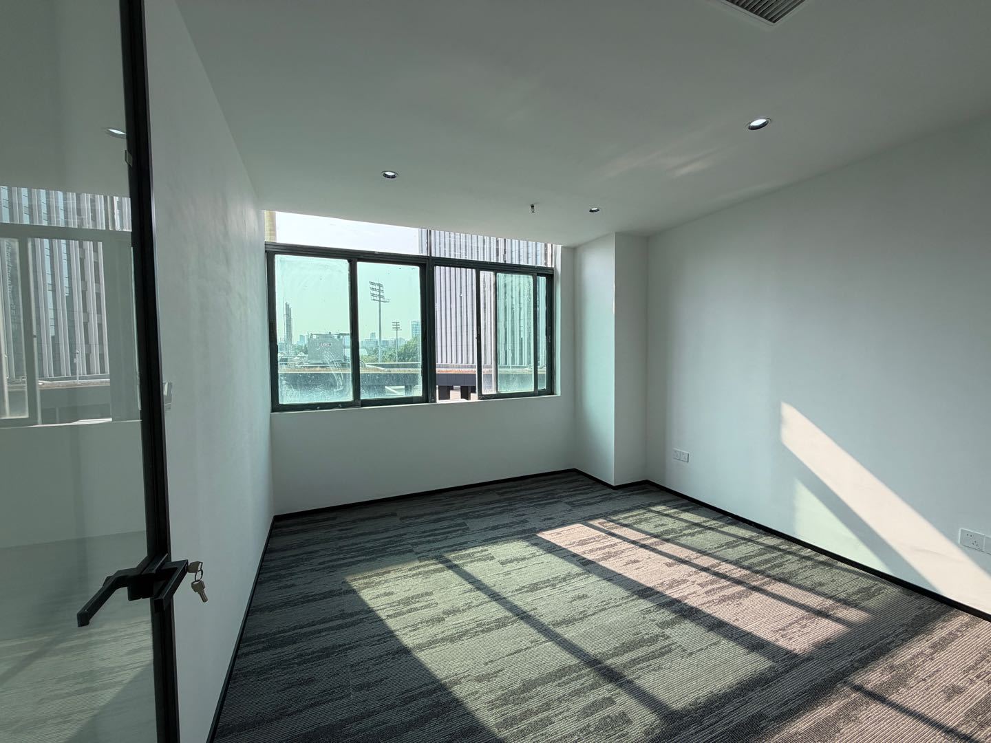 高新技术产业园(虚拟大学园) 70㎡ 精装 中层办公室出租