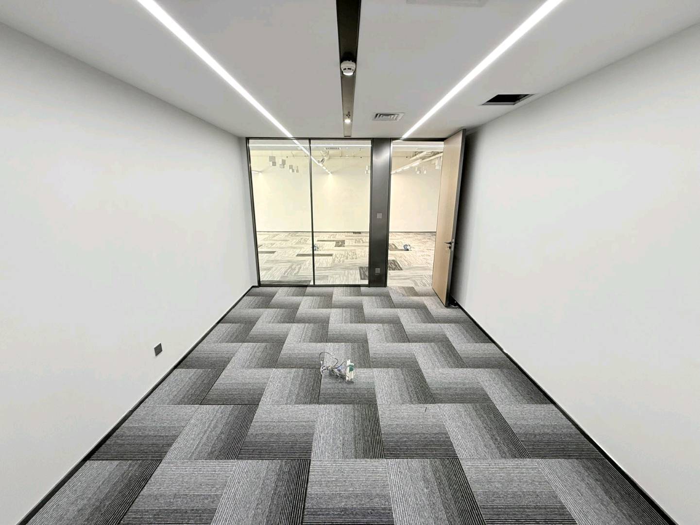 创维半导体设计大厦 280㎡ 精装 中层办公室出租
