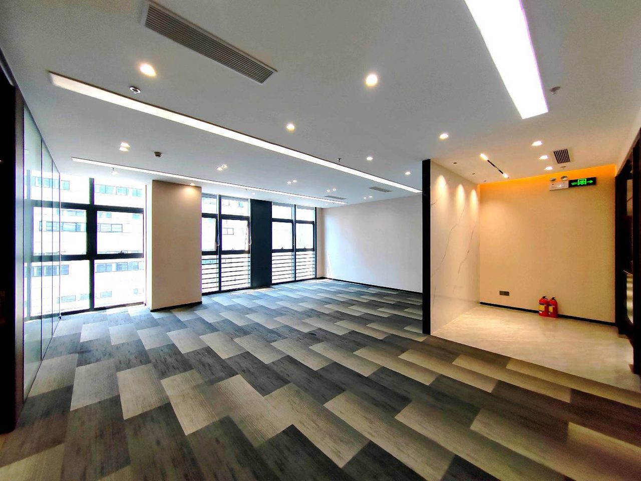 南山区科技园 北科大厦150㎡精装办公间中层出租