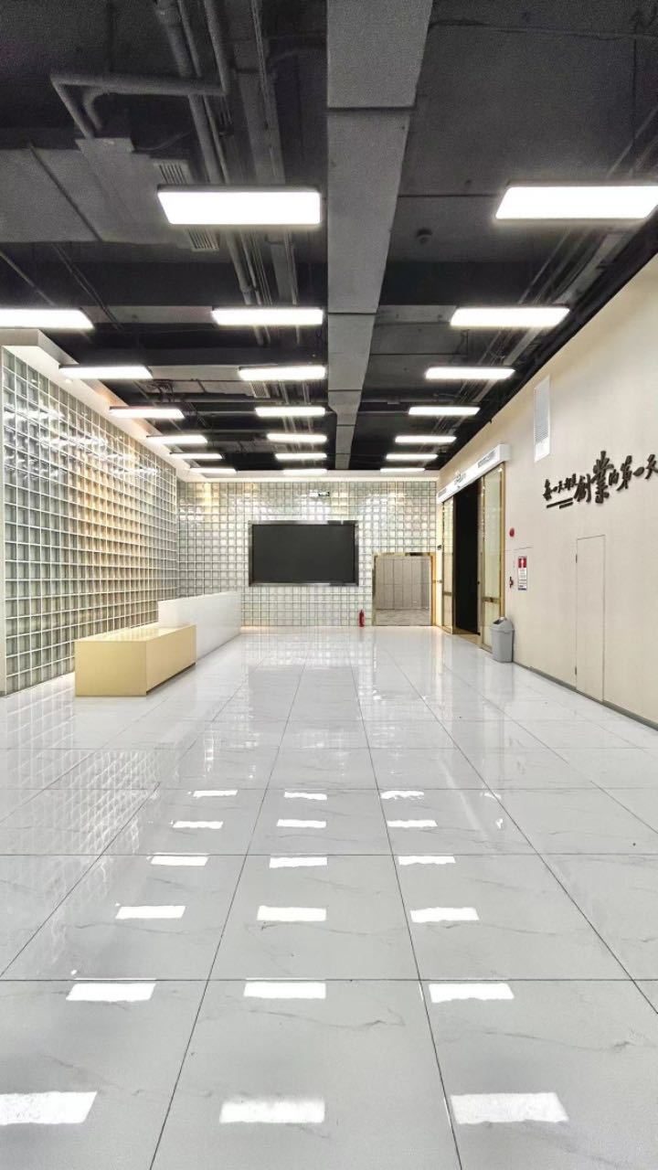 南山区科技园 中科纳能大厦2030㎡精装办公间高层出租
