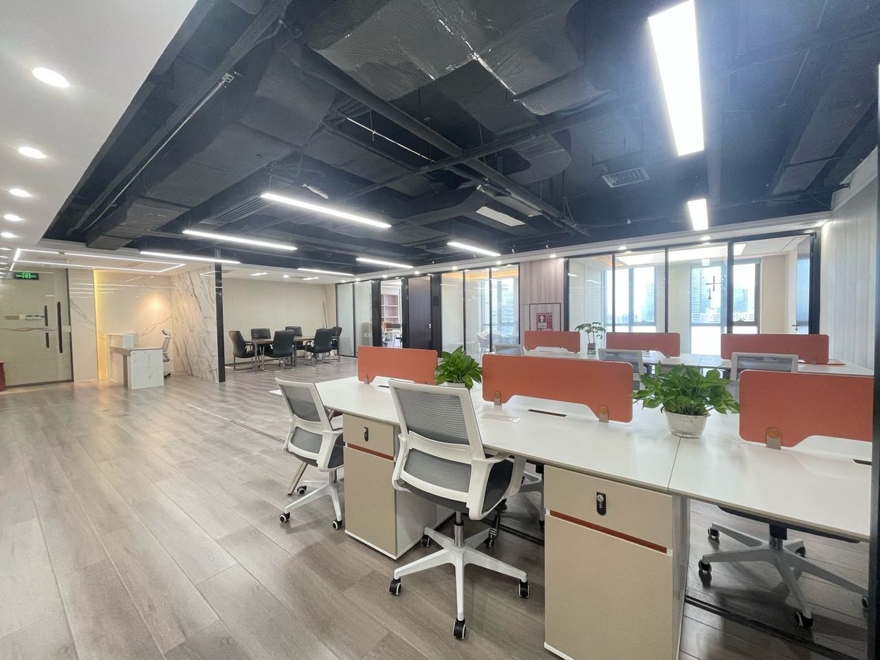 金融科技大厦286㎡精装办公室出租,高层南向采光好实景图