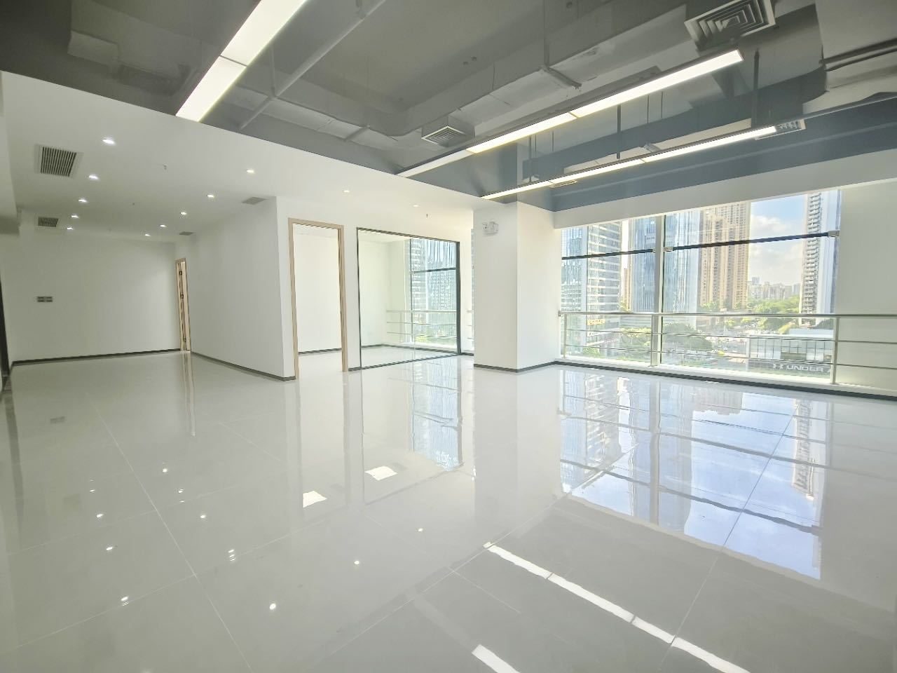 德赛科技大厦写字楼229㎡精装户型·中层北向出租