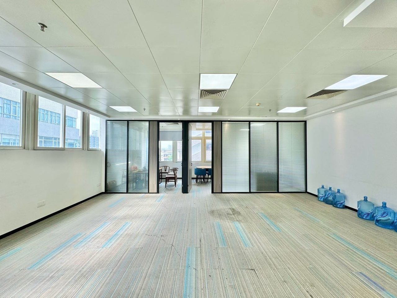 南山区科技园 麻雀岭工业区212㎡精装办公间高层出租实景图
