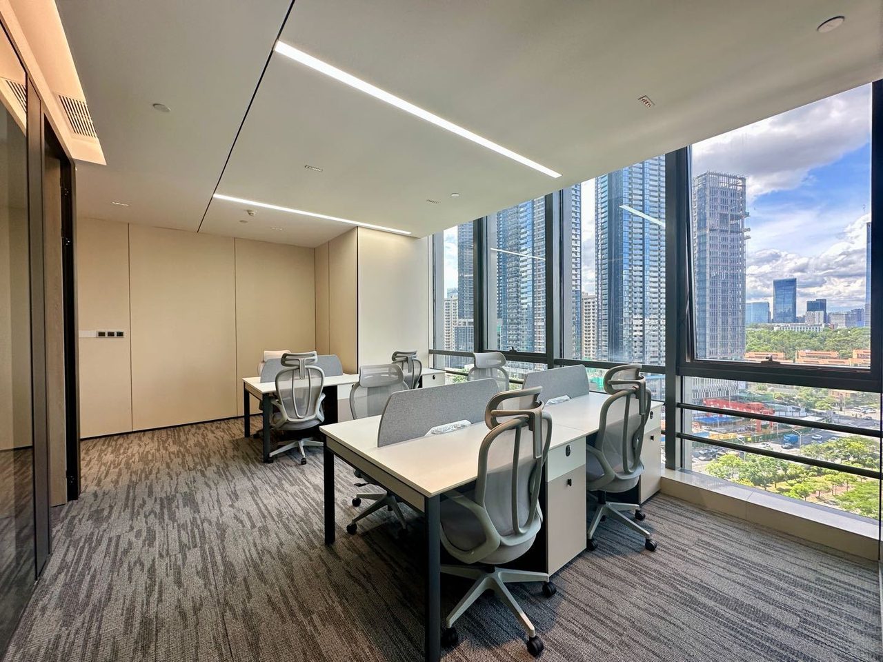 怡化金融科技大厦150㎡精装办公室出租,中层东向采光好