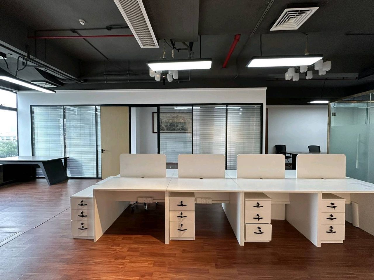 稻兴环球科创中心(信义领域)172㎡精装办公室出租,低层东南向采光好