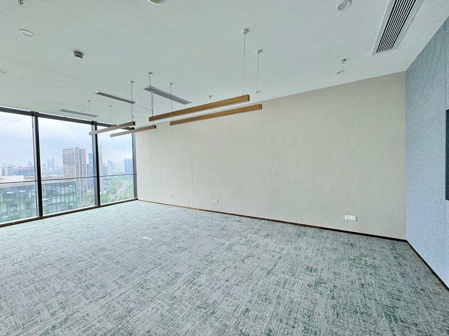 方大城 325㎡ 豪装 高层办公室出租