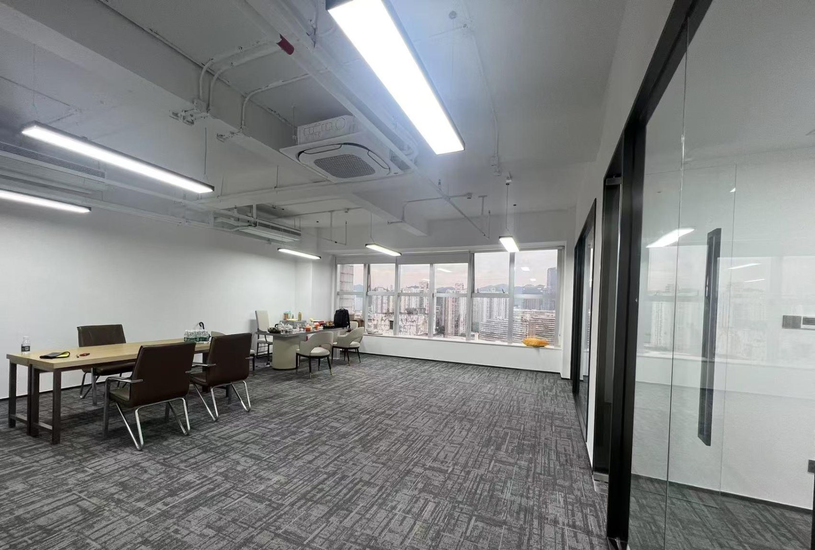 建艺大厦 240㎡ 精装 高楼层办公室出租