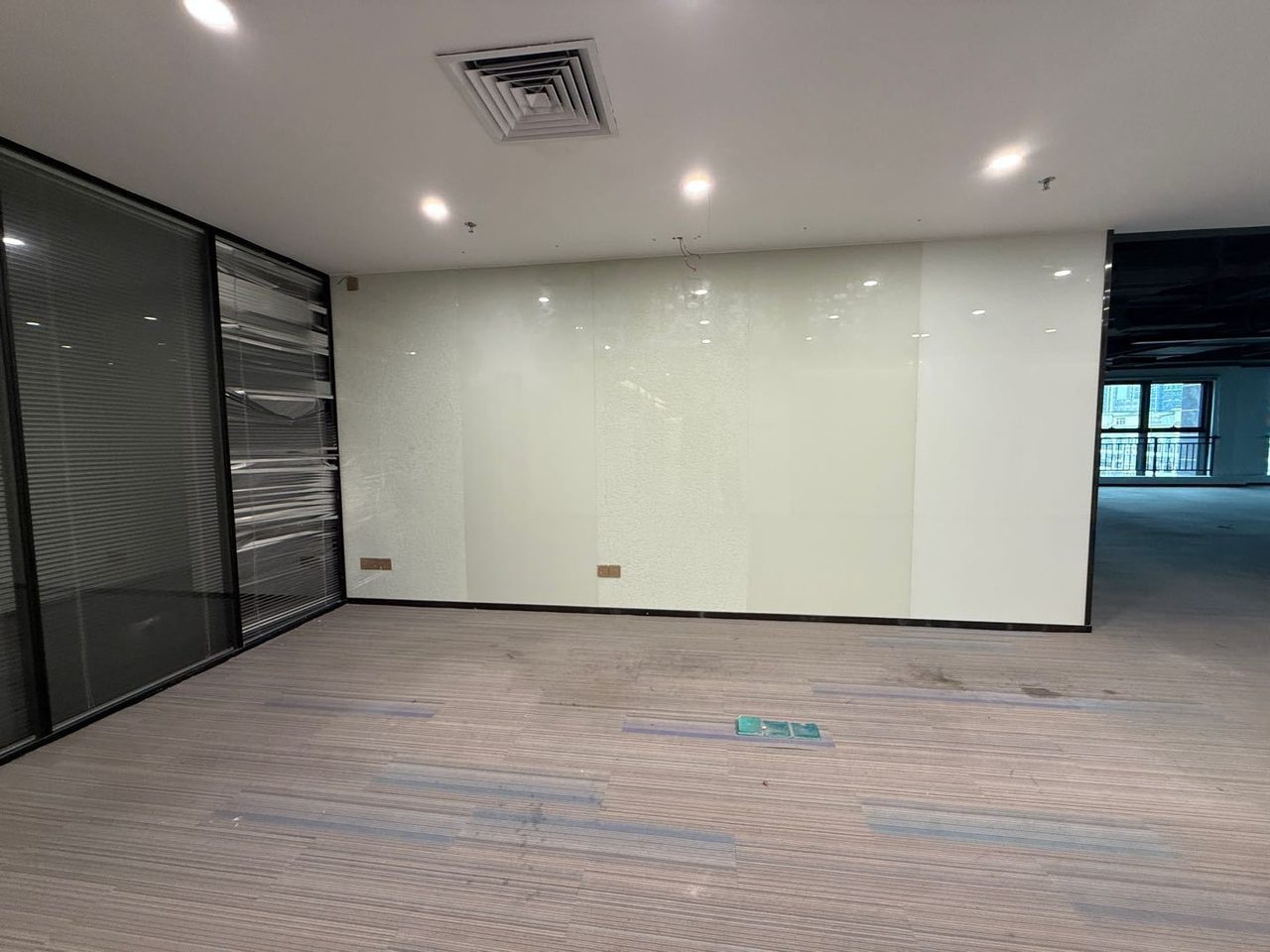 1302.06㎡精装办公室 莲花广场·近中山公园站·低层