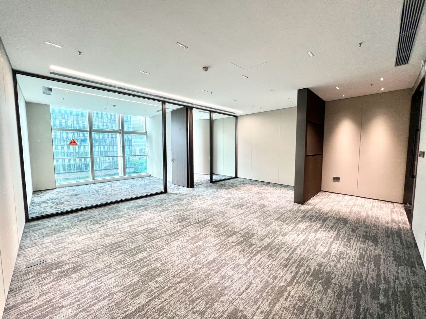 康泰创新广场 122.82㎡ 精装 低层办公室出租实景图