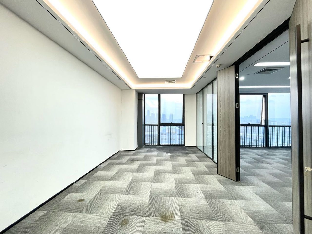 源政创业大厦写字楼466㎡精装户型·中层西向出租