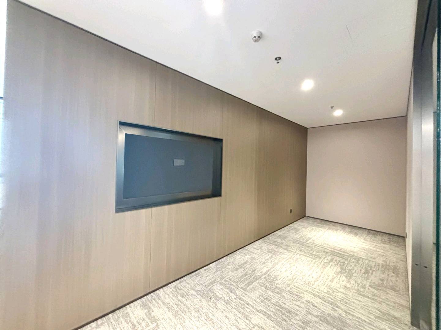 海信南方大厦 218㎡ 精装 中层办公室出租