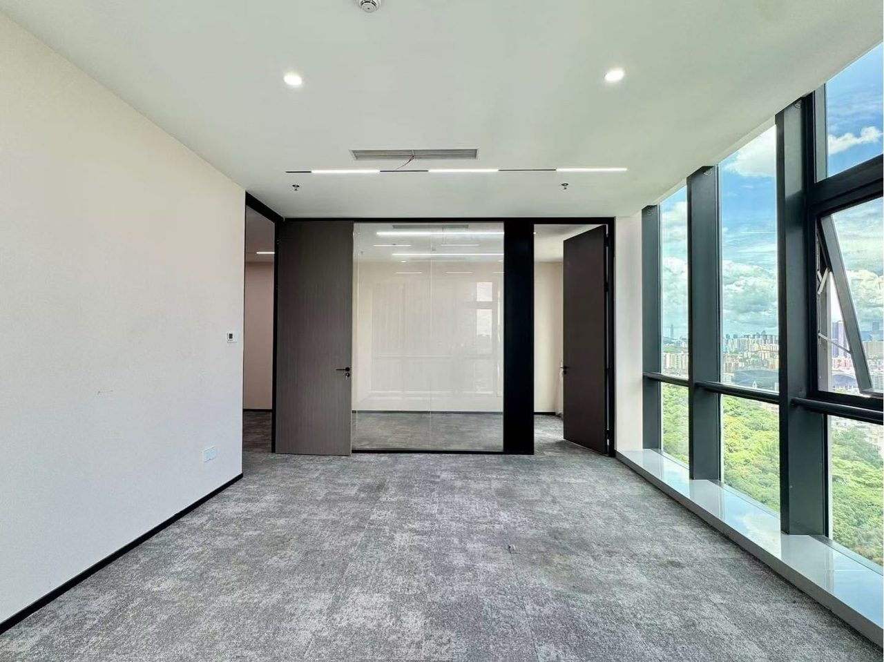 205㎡精装办公室 光峰科技大厦·中层