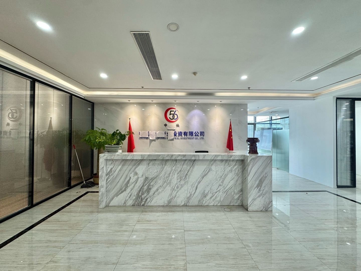 TCL国际E城 523㎡ 精装 中层办公室出租