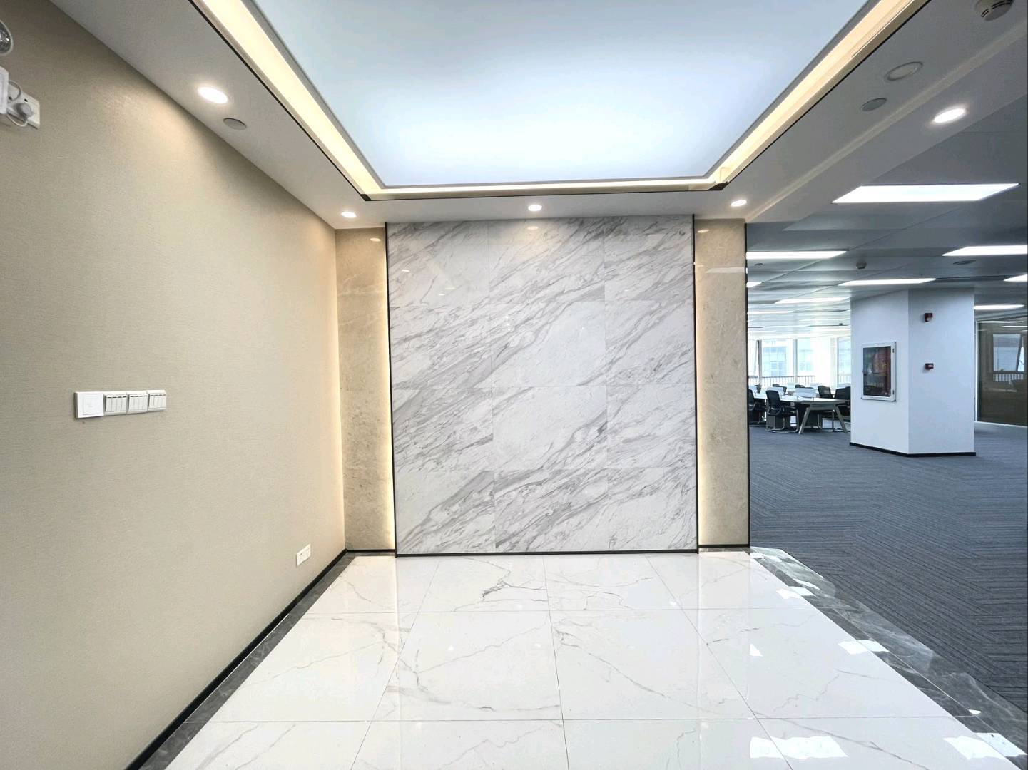 源政创业大厦 680㎡ 精装 中层办公室出租