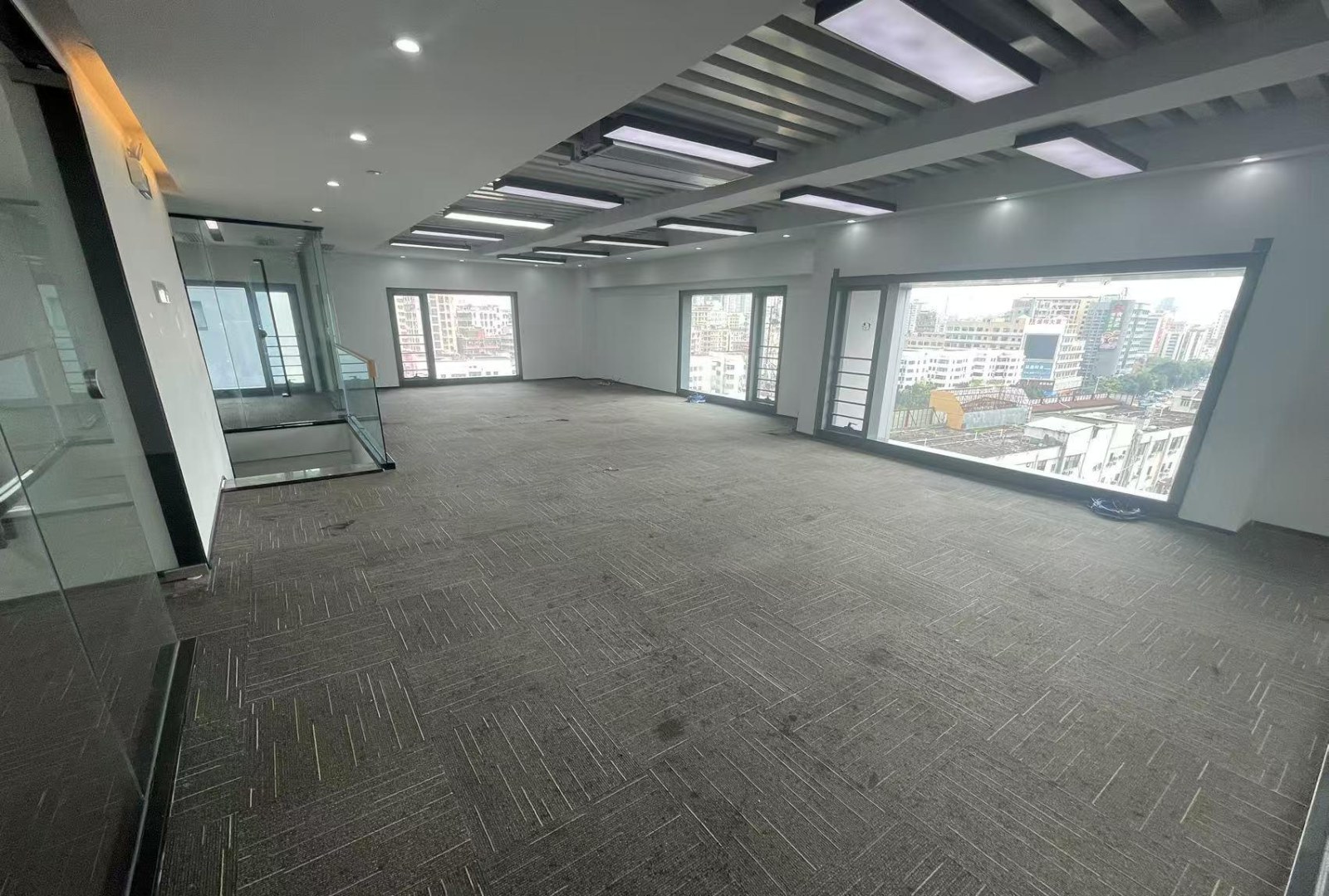 艺峦-2座 273㎡ 精装 低楼层办公室出租