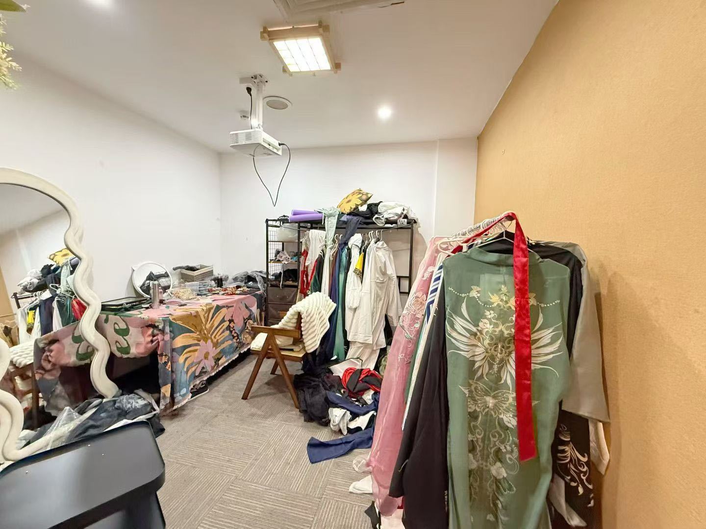 深南花园（裙楼） 328㎡ 豪装 低层办公室出租