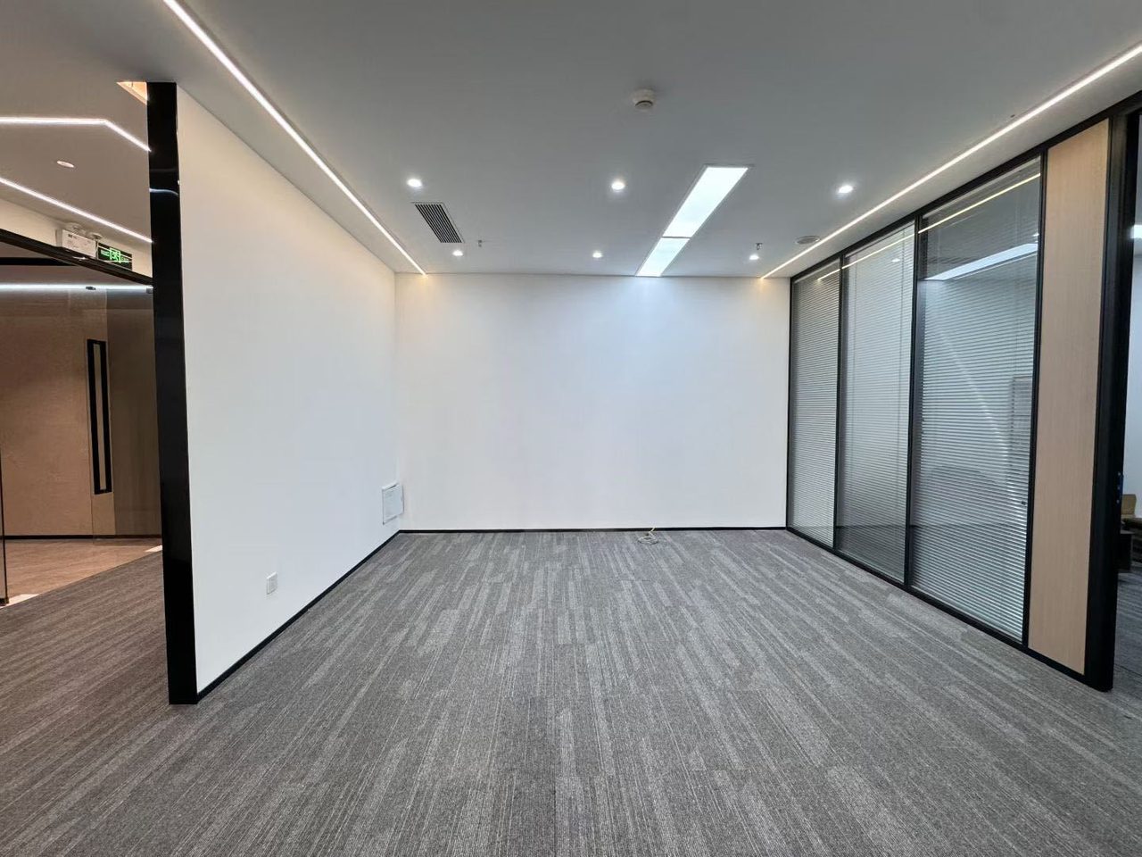 福田区福田中心区 皇庭中心209㎡精装办公间中层出租