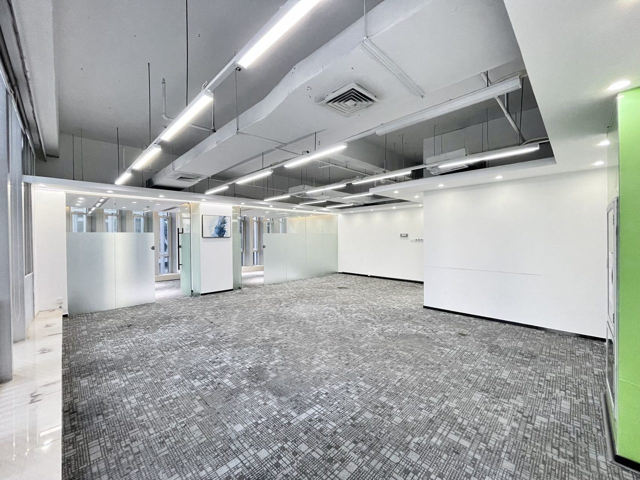 南山区科技园 深圳市软件产业基地306㎡精装办公间中层出租