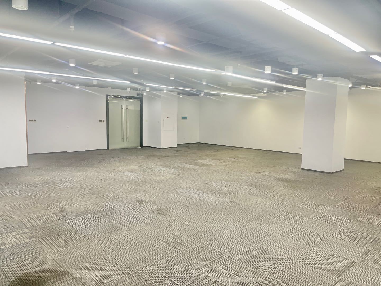 威盛科技大厦 392㎡ 精装 高层办公室出租