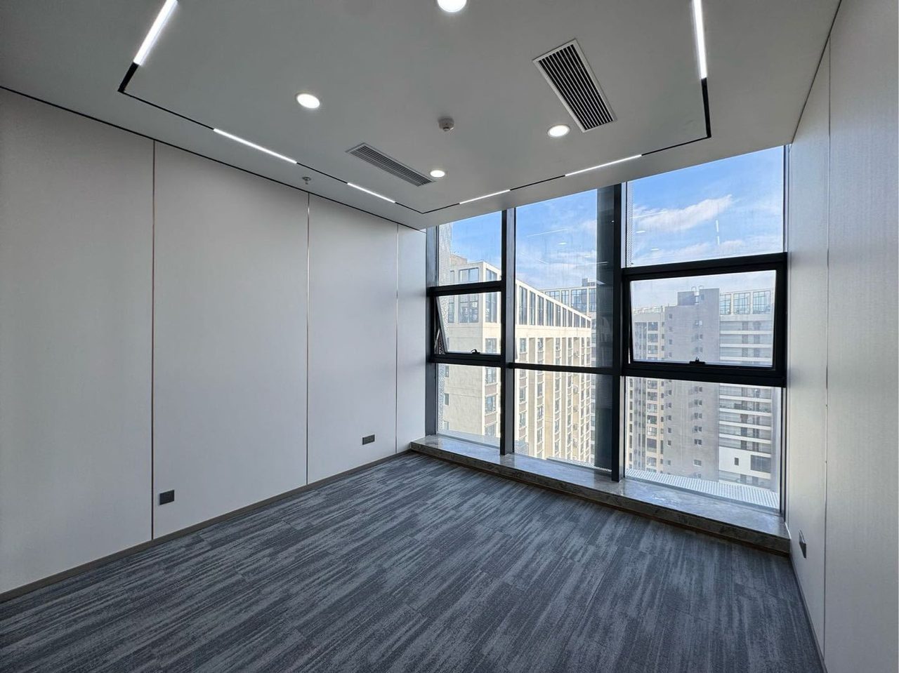 宝安区新安 勤诚达大厦290㎡精装办公间高层出租