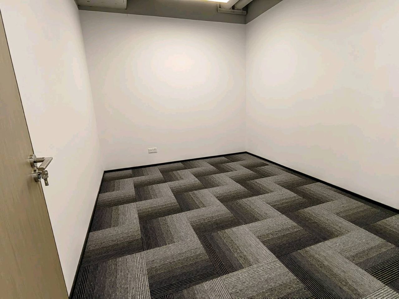 前海科兴科学园(正中华丽中心)295㎡精装写字楼(宝安区西乡) 近碧海湾站