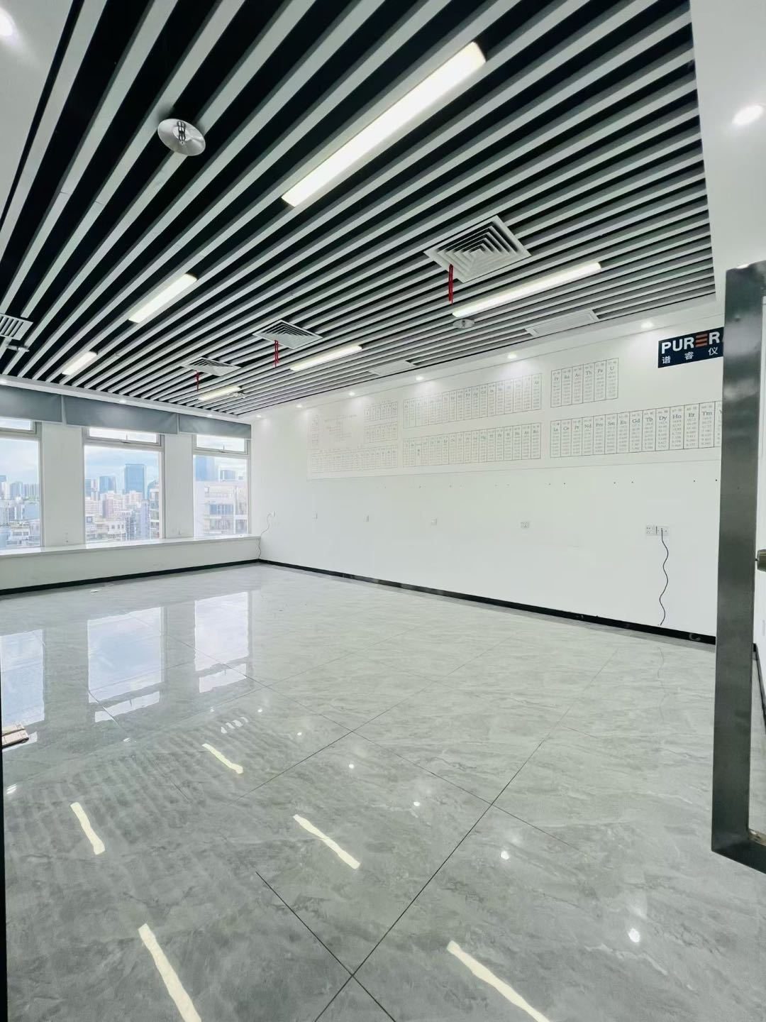 振业国际商务中心305㎡精装办公室出租,高层北向采光好