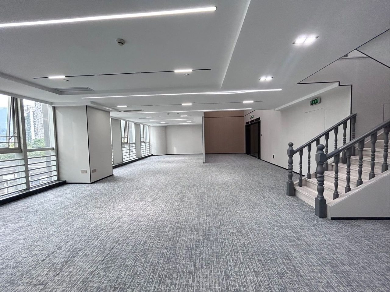 龙光世纪大厦写字楼475㎡精装户型·低层西南向出租