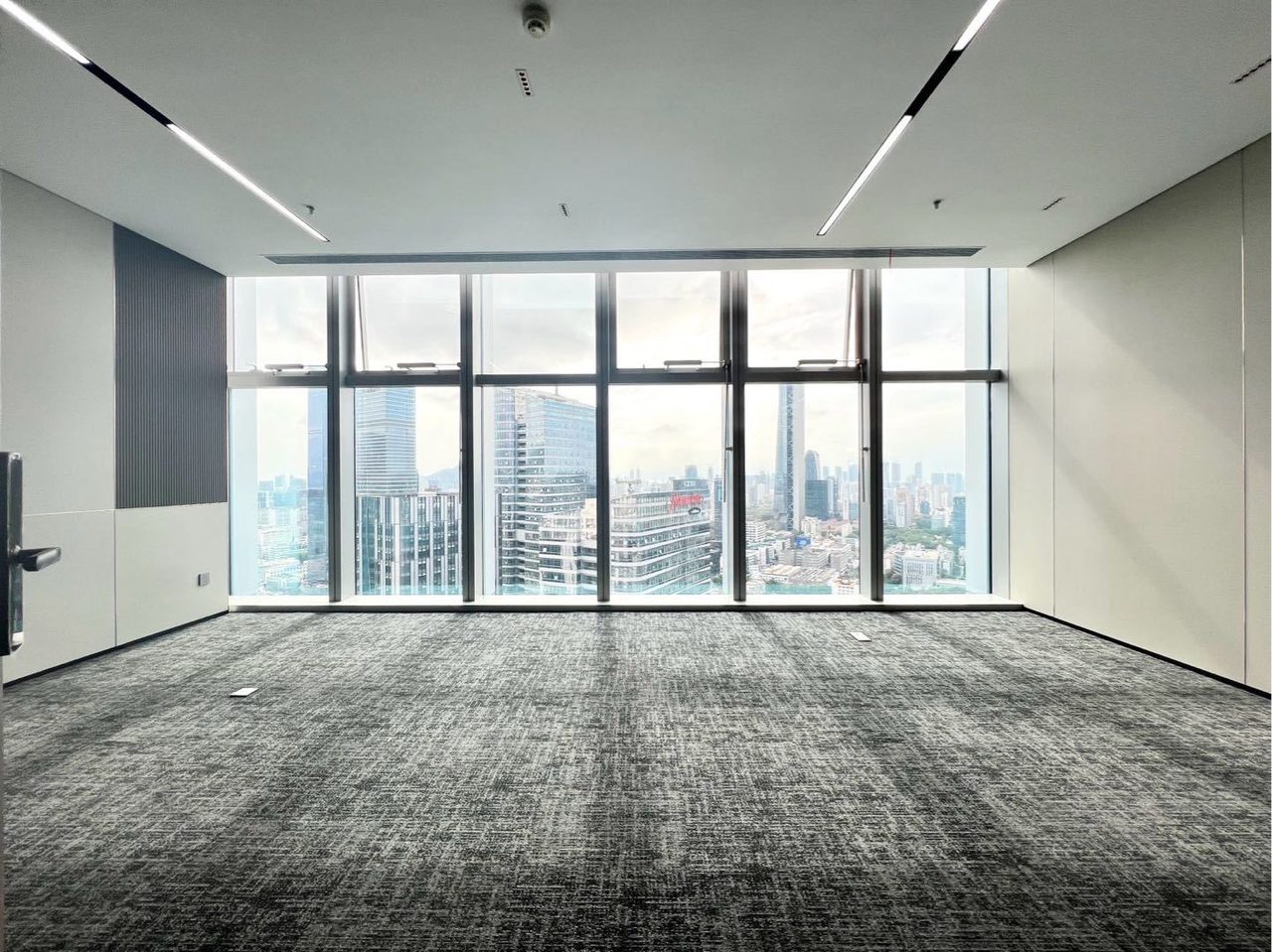 康泰创新广场580㎡豪装办公室出租，高层南向采光好实景图