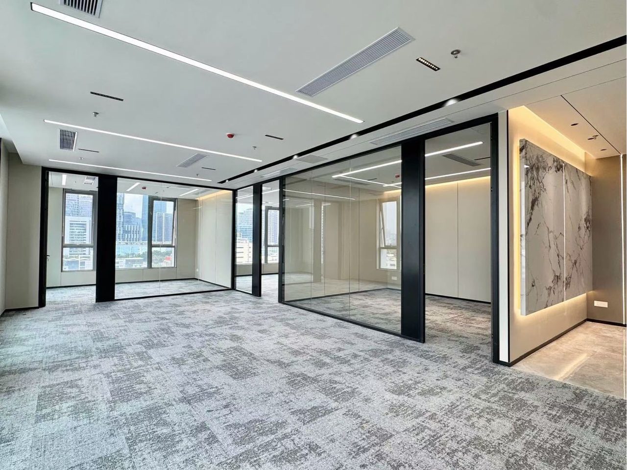 远望谷大厦298㎡精装办公室出租,中层西北向采光好