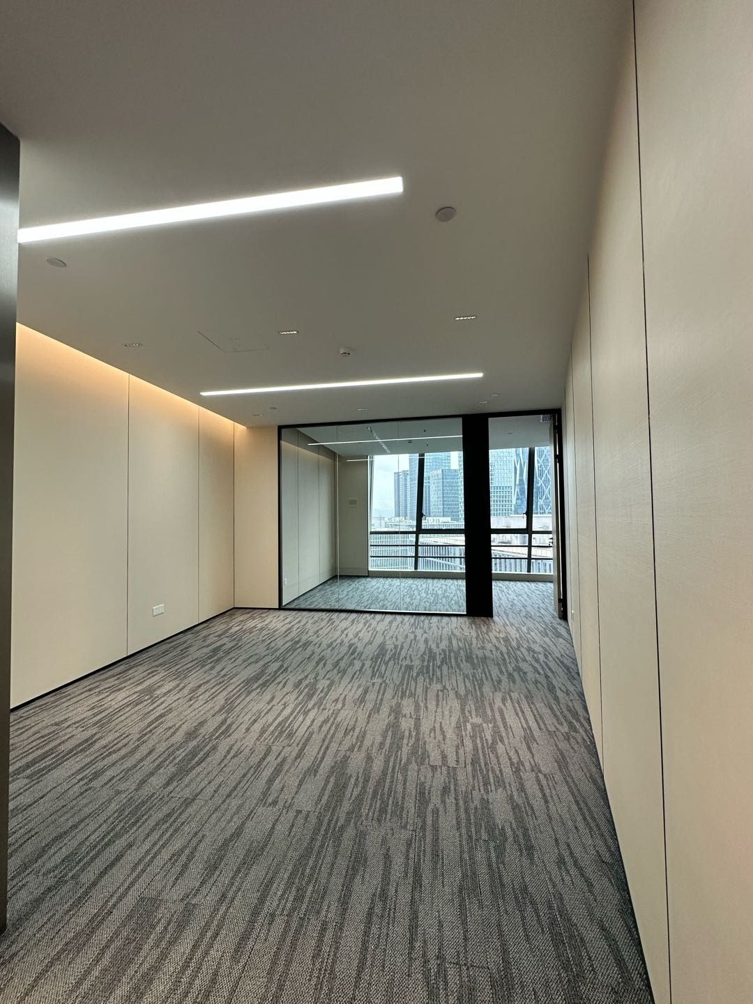 怡化金融科技大厦写字楼165㎡精装户型·中层南向出租