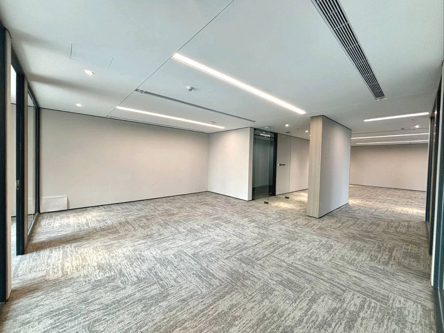 海信南方大厦 281㎡ 精装 中层办公室出租